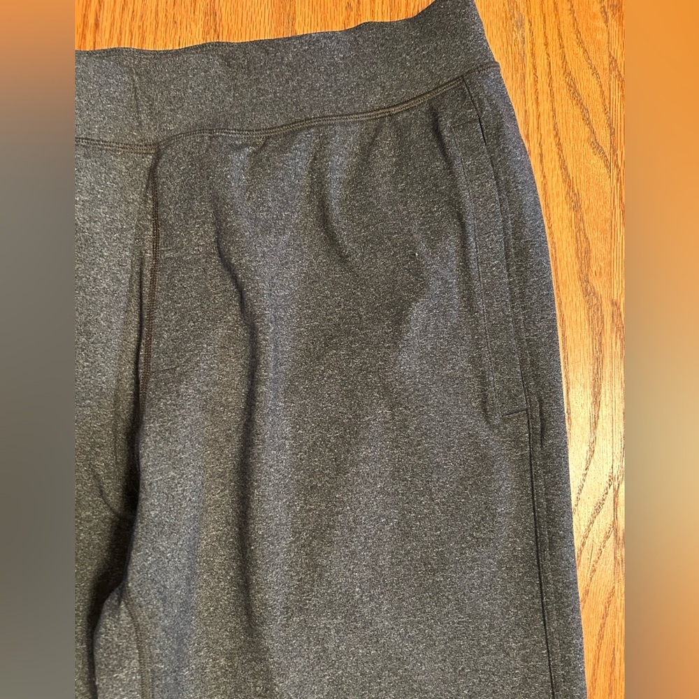 Lululemon heather grey sweats / loungewear pants, side pockets, Men’s Size XL - Picture 4 of 11